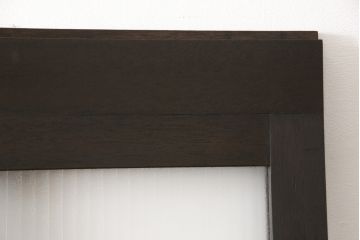 ガラス扉をリペア&カスタム!高さと幅をリサイズし、デザインを変更。ガラスはダイヤガラスと銀モールガラスを使用。引手、V字戸車を取り付け。濃い茶色に着色仕上げ。(ドア、建具)