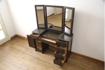 ドレッサーをリペア&カスタム!開き戸内の棚板の高さを変更し、全体を現状をベースに着色仕上げ。(鏡台)