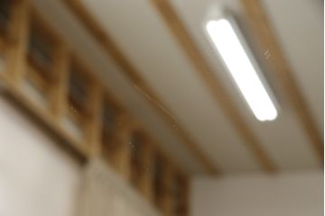 ドレッサーをリペア&カスタム!開き戸内の棚板の高さを変更し、全体を現状をベースに着色仕上げ。(鏡台)
