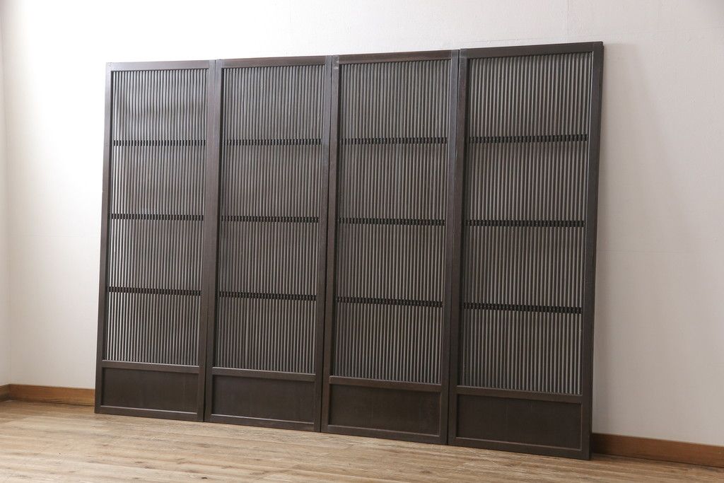 明治大正期の格子戸4枚をリペア&カスタム!リサイズし、現状の色味に合わせて着色仕上げ。(引き戸、建具)