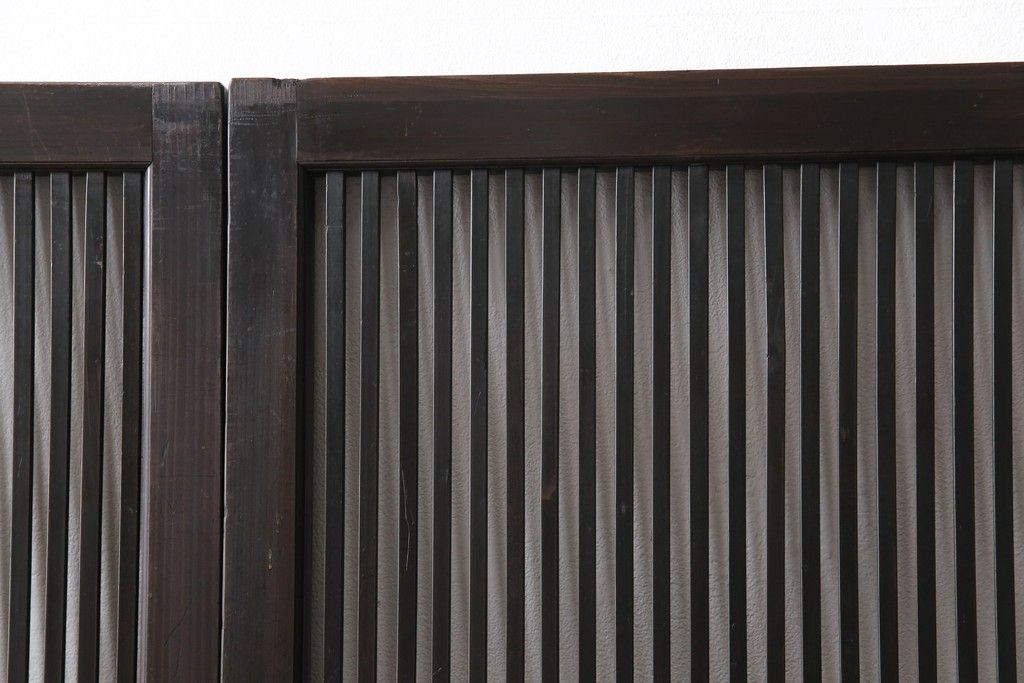 明治大正期の格子戸4枚をリペア&カスタム!リサイズし、現状の色味に合わせて着色仕上げ。(引き戸、建具)