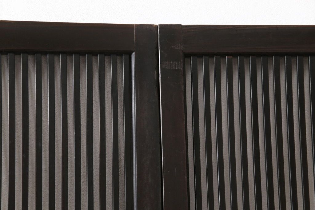 明治大正期の格子戸4枚をリペア&カスタム!リサイズし、現状の色味に合わせて着色仕上げ。(引き戸、建具)