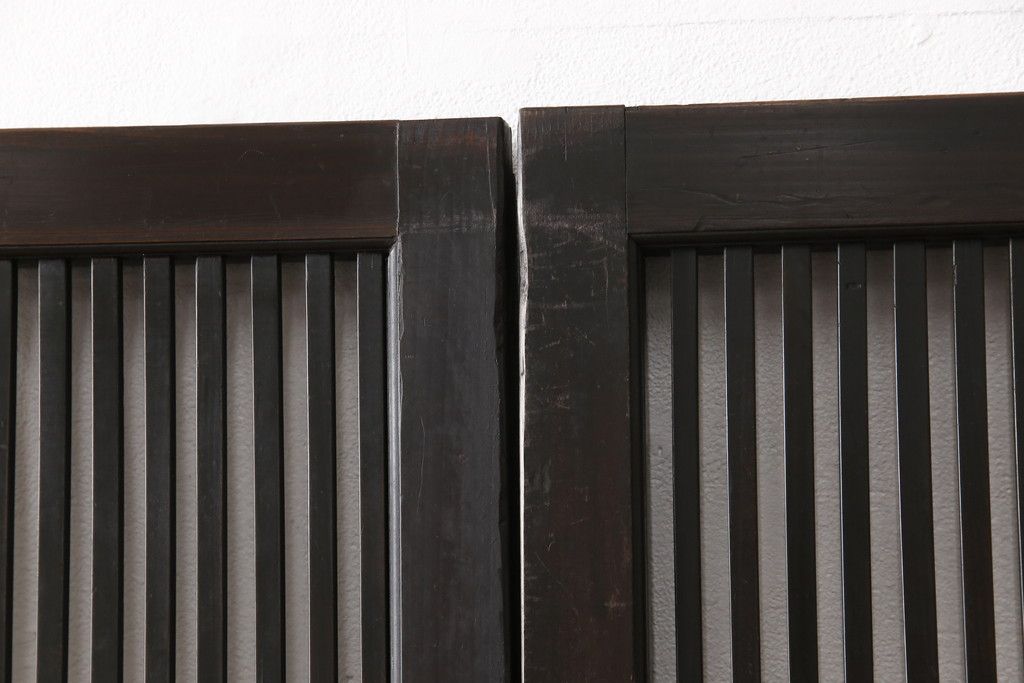 明治大正期の格子戸4枚をリペア&カスタム!リサイズし、現状の色味に合わせて着色仕上げ。(引き戸、建具)