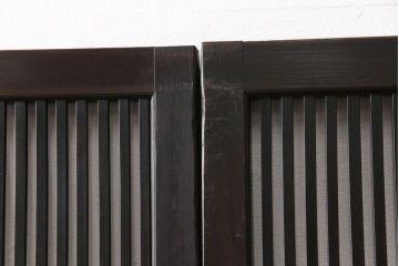 明治大正期の格子戸4枚をリペア&カスタム!リサイズし、現状の色味に合わせて着色仕上げ。(引き戸、建具)