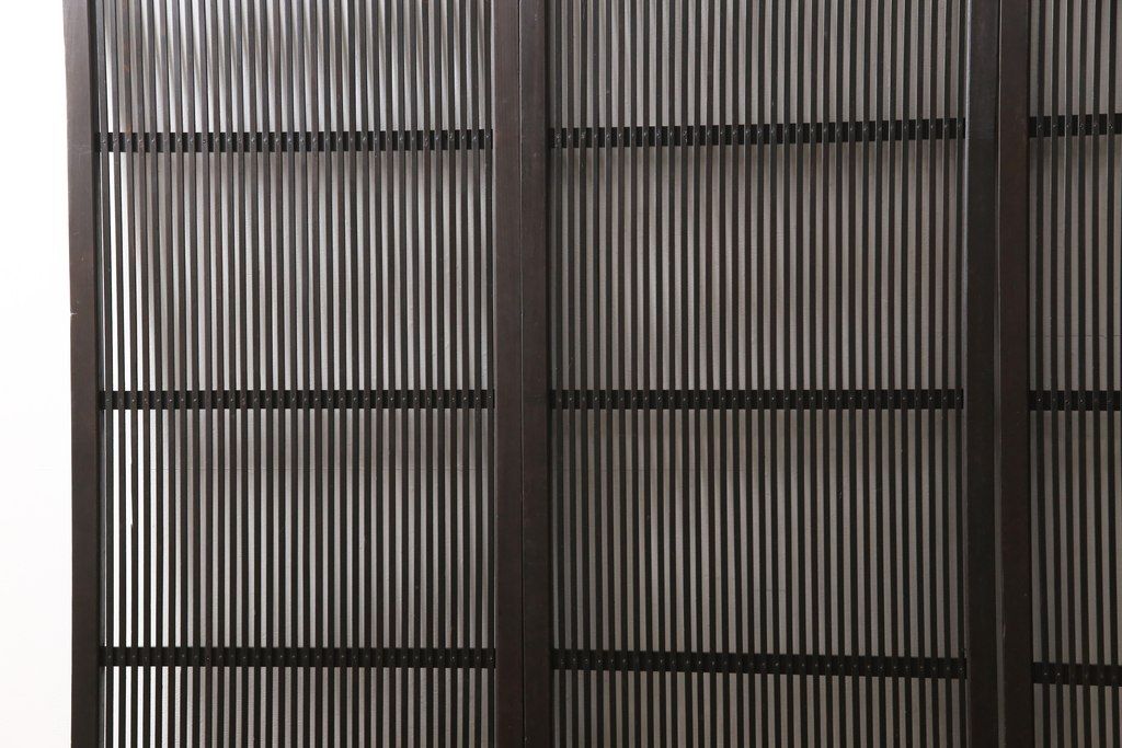 明治大正期の格子戸4枚をリペア&カスタム!リサイズし、現状の色味に合わせて着色仕上げ。(引き戸、建具)