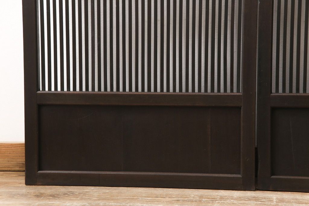 明治大正期の格子戸4枚をリペア&カスタム!リサイズし、現状の色味に合わせて着色仕上げ。(引き戸、建具)