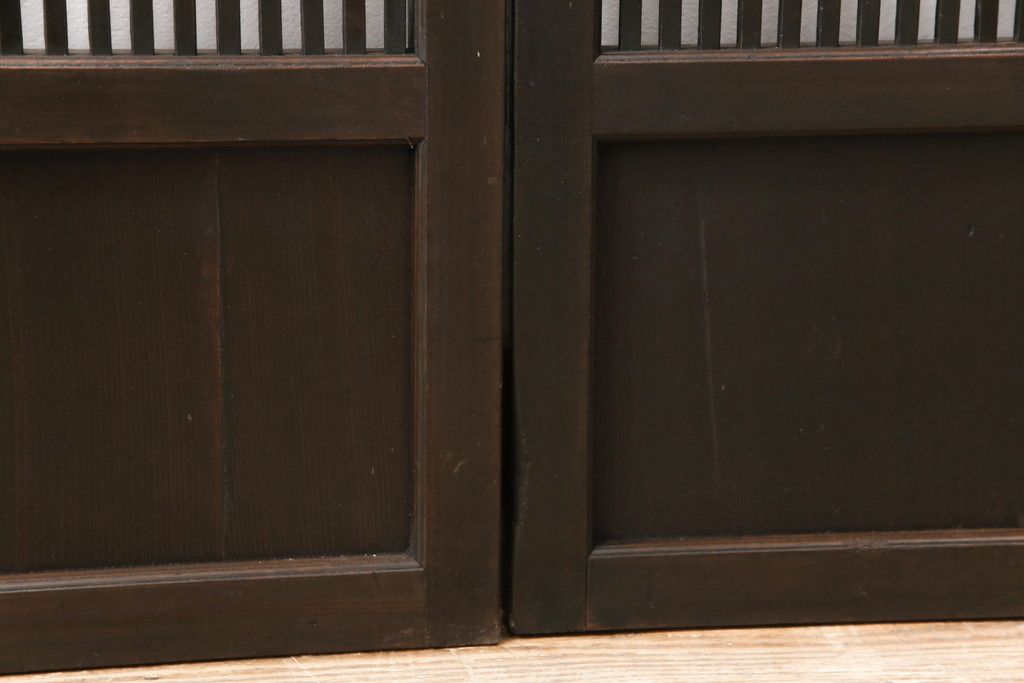 明治大正期の格子戸4枚をリペア&カスタム!リサイズし、現状の色味に合わせて着色仕上げ。(引き戸、建具)