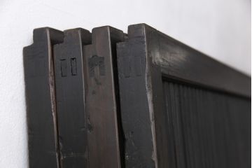 明治大正期の格子戸4枚をリペア&カスタム!リサイズし、現状の色味に合わせて着色仕上げ。(引き戸、建具)