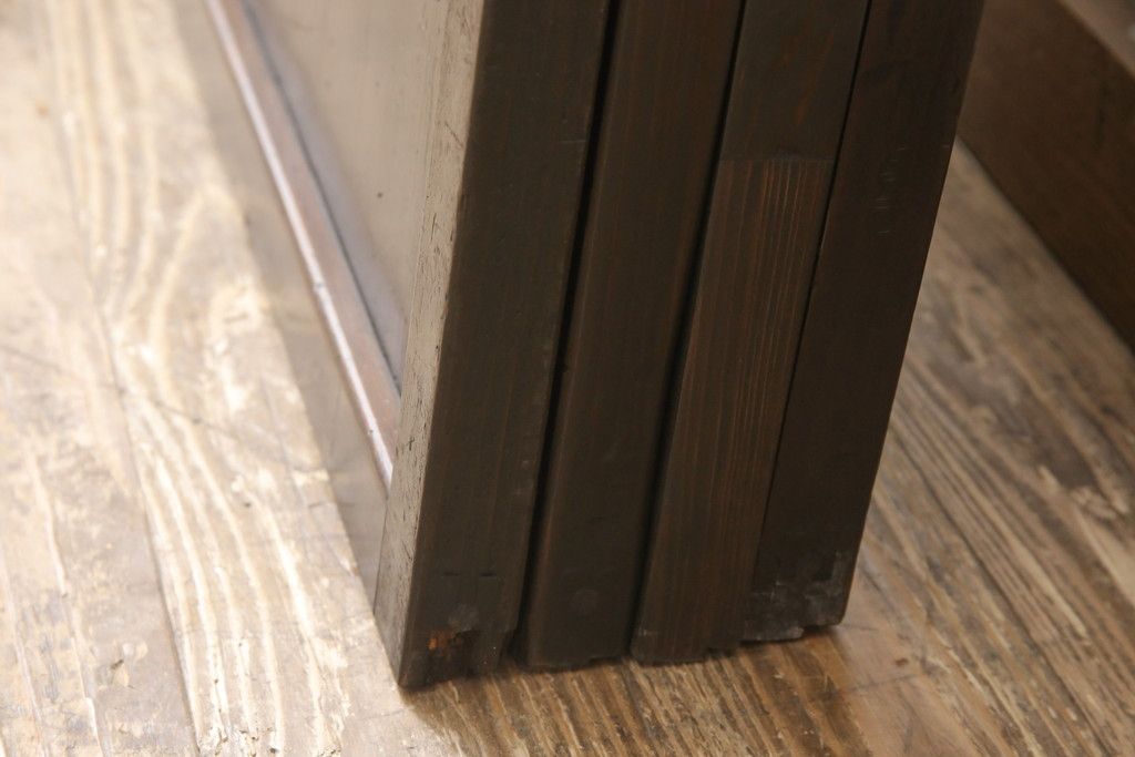 明治大正期の格子戸4枚をリペア&カスタム!リサイズし、現状の色味に合わせて着色仕上げ。(引き戸、建具)