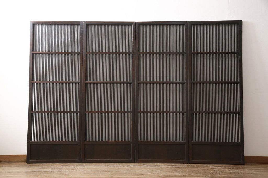 明治大正期の格子戸4枚をリペア&カスタム!リサイズし、現状の色味に合わせて着色仕上げ。(引き戸、建具)