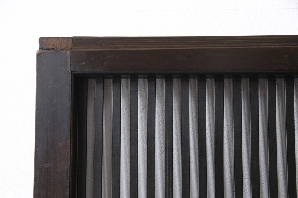 明治大正期の格子戸4枚をリペア&カスタム!リサイズし、現状の色味に合わせて着色仕上げ。(引き戸、建具)