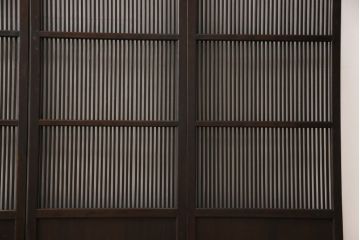 明治大正期の格子戸4枚をリペア&カスタム!リサイズし、現状の色味に合わせて着色仕上げ。(引き戸、建具)