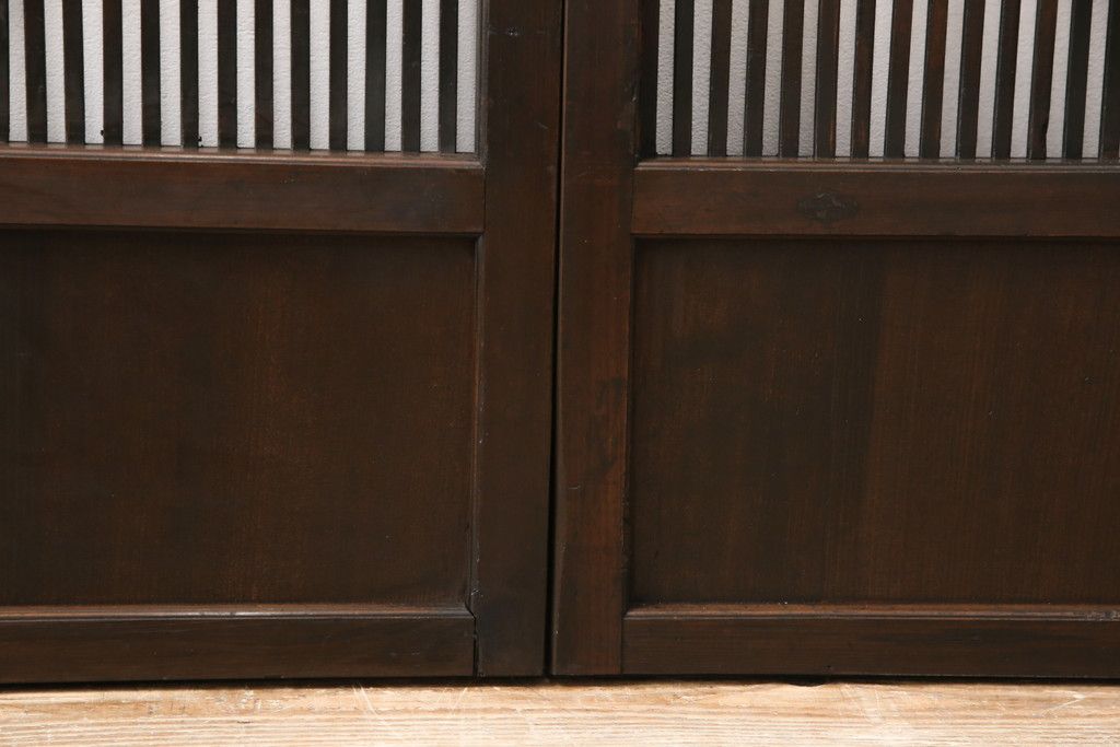 明治大正期の格子戸4枚をリペア&カスタム!リサイズし、現状の色味に合わせて着色仕上げ。(引き戸、建具)