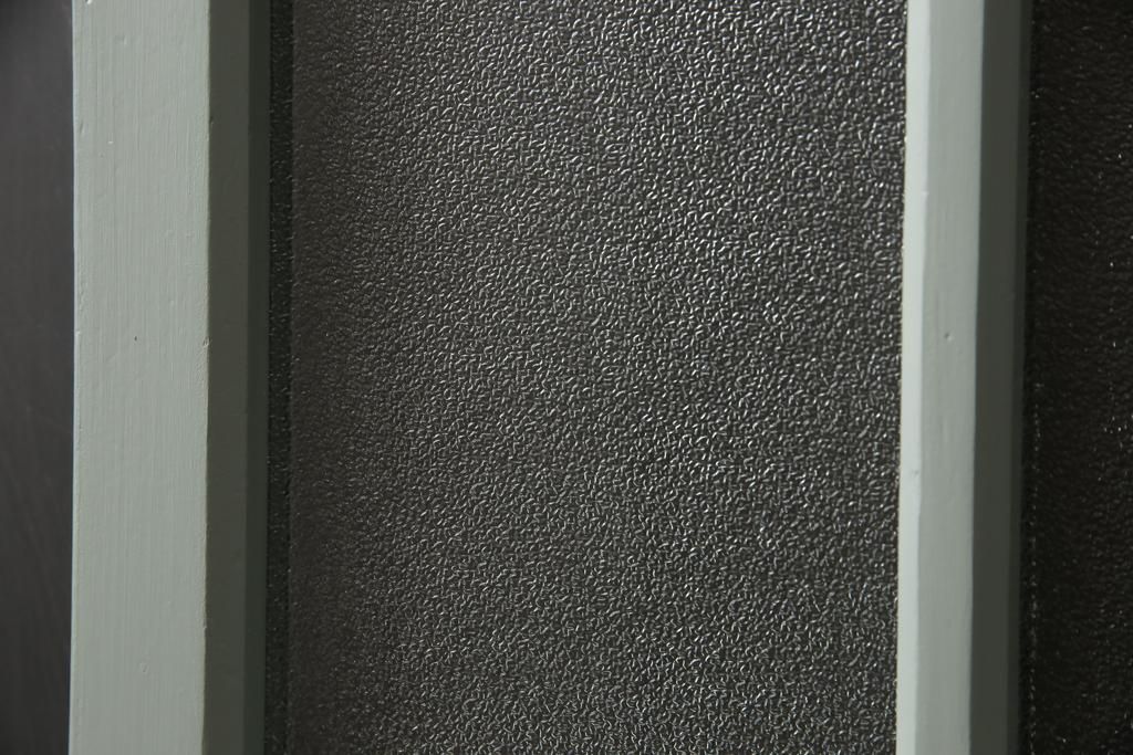 ガラス戸2枚をリペア&カスタム!引手・V字戸車を取り付け、すりガラスを新品のものに取り換え。本体を緑がかったグレーにペイント仕上げ。(引き戸、建具)