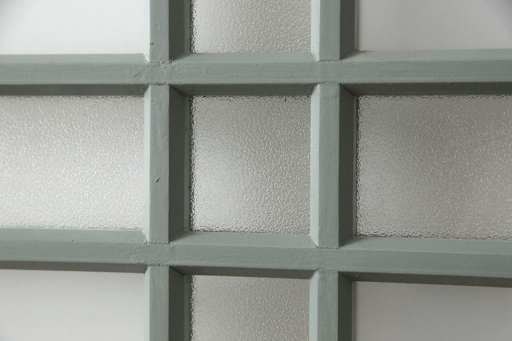 ガラス戸2枚をリペア&カスタム!引手・V字戸車を取り付け、すりガラスを新品のものに取り換え。本体を緑がかったグレーにペイント仕上げ。(引き戸、建具)