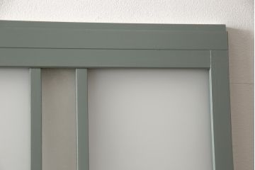 ガラス戸2枚をリペア&カスタム!引手・V字戸車を取り付け、すりガラスを新品のものに取り換え。本体を緑がかったグレーにペイント仕上げ。(引き戸、建具)