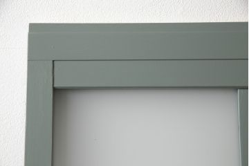 ガラス戸2枚をリペア&カスタム!引手・V字戸車を取り付け、すりガラスを新品のものに取り換え。本体を緑がかったグレーにペイント仕上げ。(引き戸、建具)