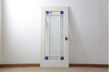 木製ドアをリペア&カスタム!リサイズし、中央ガラスをすりガラスに差し替え。既存のドアレバーを取り外して埋木処理し、アンティークの引手金具を取り付け。本体をアンティークホワイトでペイント仕上げ。(扉、建具)