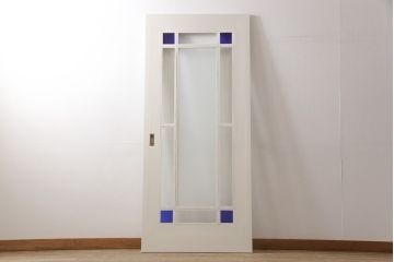 木製ドアをリペア&カスタム!リサイズし、中央ガラスをすりガラスに差し替え。既存のドアレバーを取り外して埋木処理し、アンティークの引手金具を取り付け。本体をアンティークホワイトでペイント仕上げ。(扉、建具)