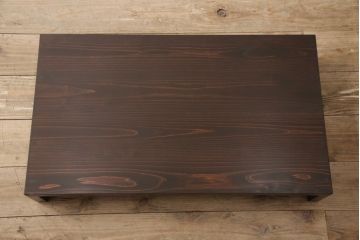 米沢箪笥をリペア&カスタム!ヒノキ無垢材の天板を取り付け、上段の引き出しをフラップダウン式扉に変更しローボードにリメイク。杢目が残るように現状の色味をベースに着色仕上げ。(時代箪笥、テレビ台、ローボード、収納箪笥)