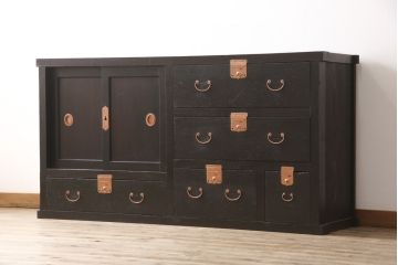 収納箪笥サイドボードをリペア&カスタム!奥行きをリサイズし、金具を銅色に塗装。本体は1トーン落ち着いた色味に着色仕上げ。(収納棚、戸棚、収納箪笥、水屋箪笥、引き出し)