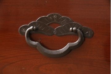 米沢箪笥の見た目を変えずに綺麗にリペア!内部に切り欠き加工をし、天板を補強。(和たんす、ローチェスト、収納箪笥、時代箪笥、引き出し)