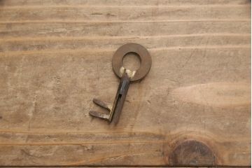 米沢箪笥の見た目を変えずに綺麗にリペア!内部に切り欠き加工をし、天板を補強。(和たんす、ローチェスト、収納箪笥、時代箪笥、引き出し)