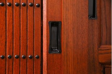 水屋箪笥をリペア&カスタム!既存の棚板を取り外し、新たにヒノキ無垢材の可動式棚板を製作・取り付け。天板裏を補強。(収納棚、戸棚、キャビネット、食器棚、サイドボード)