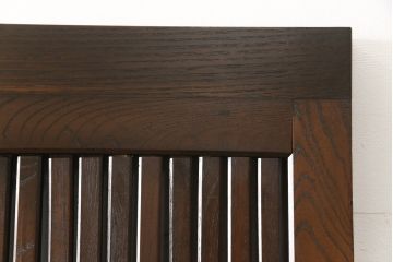 アンティークの格子蔵戸をリペア&カスタム!リサイズし、裏側の引手を取り付け。1トーン落ち着いた色味に着色仕上げ。(玄関戸、玄関ドア、引き戸)