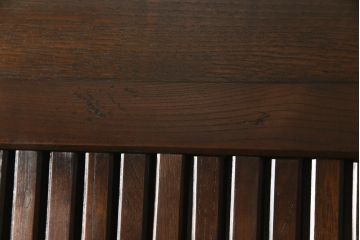 アンティークの格子蔵戸をリペア&カスタム!リサイズし、裏側の引手を取り付け。1トーン落ち着いた色味に着色仕上げ。(玄関戸、玄関ドア、引き戸)