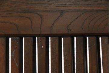 アンティークの格子蔵戸をリペア&カスタム!リサイズし、裏側の引手を取り付け。1トーン落ち着いた色味に着色仕上げ。(玄関戸、玄関ドア、引き戸)