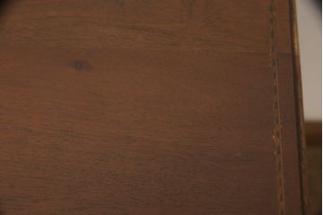 イギリスアンティークのチェストをリペア&カスタム!高品質リペアを施し、キャスターを取り外し。全体を1トーン落ち着いた色味に着色仕上げ。(引き出し、サイドボード、サイドチェスト)