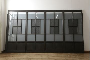 アンティークの建具をリペア&カスタム!高さと幅をリサイズし、モダンなデザインに変更。引手の取り付け。濃い茶色で着色仕上げ。(ガラス戸、引き戸)