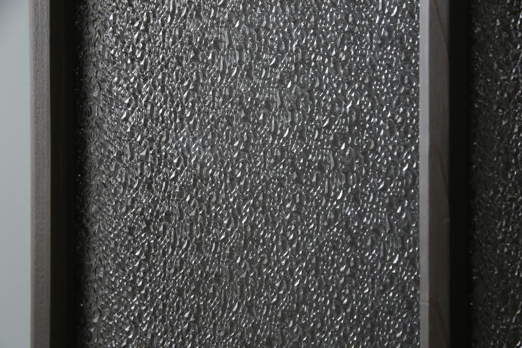 アンティークの建具をリペア&カスタム!高さと幅をリサイズし、モダンなデザインに変更。引手の取り付け。濃い茶色で着色仕上げ。(ガラス戸、引き戸)