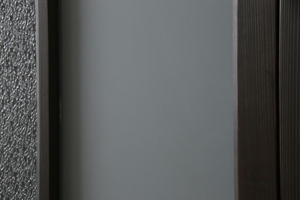 アンティークの建具をリペア&カスタム!高さと幅をリサイズし、モダンなデザインに変更。引手の取り付け。濃い茶色で着色仕上げ。(ガラス戸、引き戸)