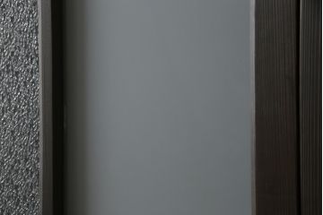 アンティークの建具をリペア&カスタム!高さと幅をリサイズし、モダンなデザインに変更。引手の取り付け。濃い茶色で着色仕上げ。(ガラス戸、引き戸)