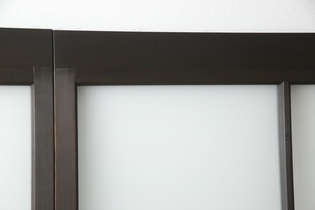 アンティークの建具をリペア&カスタム!高さと幅をリサイズし、モダンなデザインに変更。引手の取り付け。濃い茶色で着色仕上げ。(ガラス戸、引き戸)