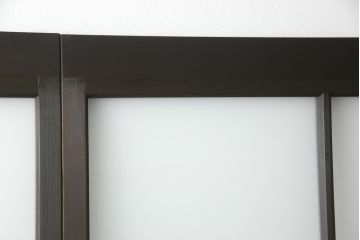 アンティークの建具をリペア&カスタム!高さと幅をリサイズし、モダンなデザインに変更。引手の取り付け。濃い茶色で着色仕上げ。(ガラス戸、引き戸)