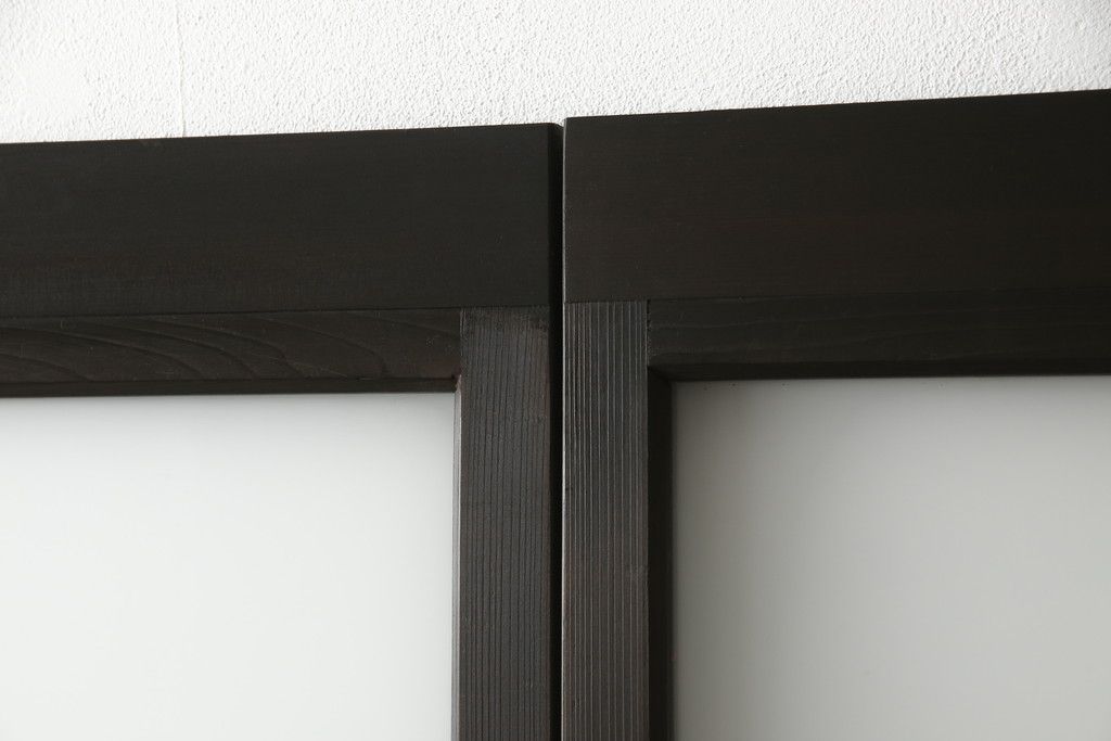 アンティークの建具をリペア&カスタム!高さと幅をリサイズし、モダンなデザインに変更。引手の取り付け。濃い茶色で着色仕上げ。(ガラス戸、引き戸)