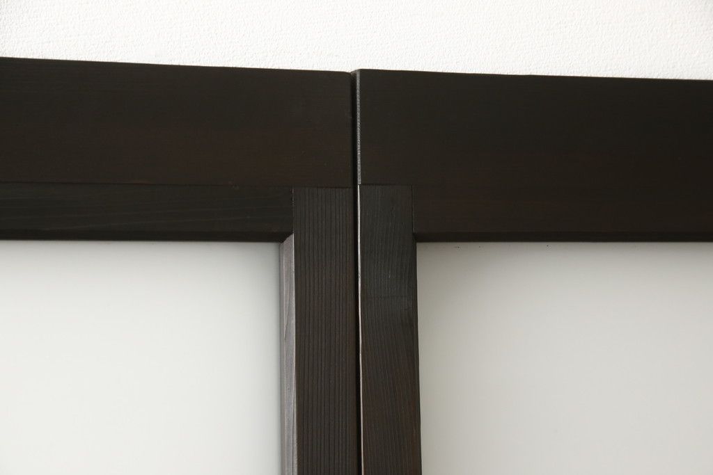 アンティークの建具をリペア&カスタム!高さと幅をリサイズし、モダンなデザインに変更。引手の取り付け。濃い茶色で着色仕上げ。(ガラス戸、引き戸)