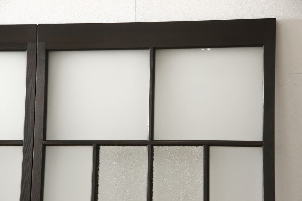 アンティークの建具をリペア&カスタム!高さと幅をリサイズし、モダンなデザインに変更。引手の取り付け。濃い茶色で着色仕上げ。(ガラス戸、引き戸)