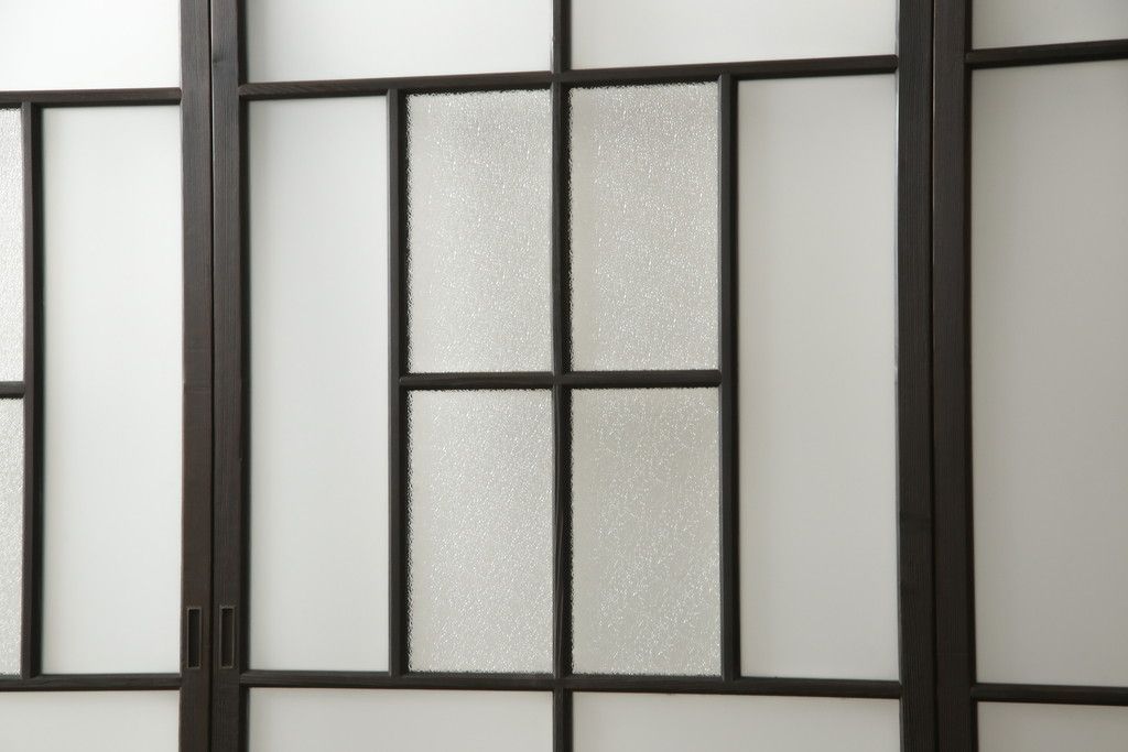 アンティークの建具をリペア&カスタム!高さと幅をリサイズし、モダンなデザインに変更。引手の取り付け。濃い茶色で着色仕上げ。(ガラス戸、引き戸)