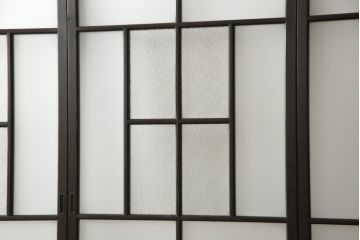 アンティークの建具をリペア&カスタム!高さと幅をリサイズし、モダンなデザインに変更。引手の取り付け。濃い茶色で着色仕上げ。(ガラス戸、引き戸)