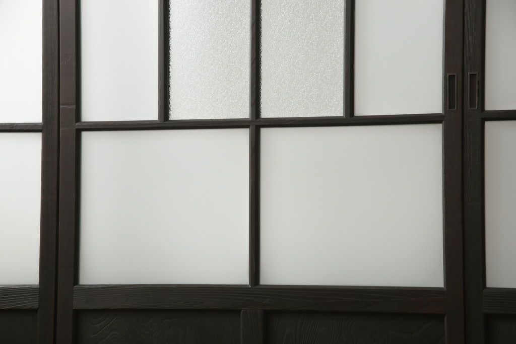 アンティークの建具をリペア&カスタム!高さと幅をリサイズし、モダンなデザインに変更。引手の取り付け。濃い茶色で着色仕上げ。(ガラス戸、引き戸)