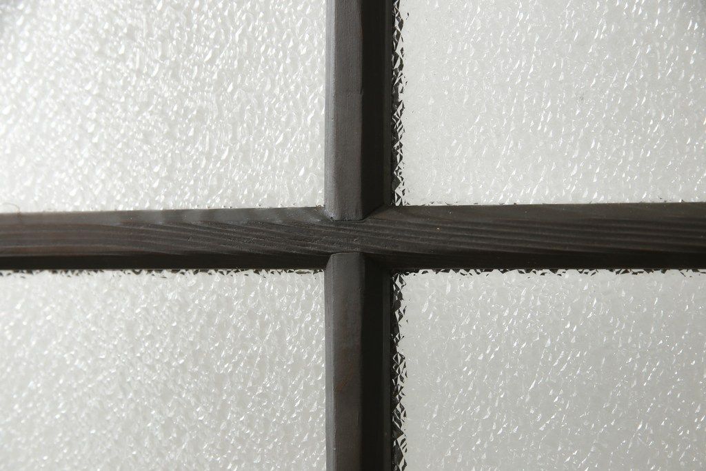 アンティークの建具をリペア&カスタム!高さと幅をリサイズし、モダンなデザインに変更。引手の取り付け。濃い茶色で着色仕上げ。(ガラス戸、引き戸)