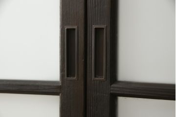 アンティークの建具をリペア&カスタム!高さと幅をリサイズし、モダンなデザインに変更。引手の取り付け。濃い茶色で着色仕上げ。(ガラス戸、引き戸)