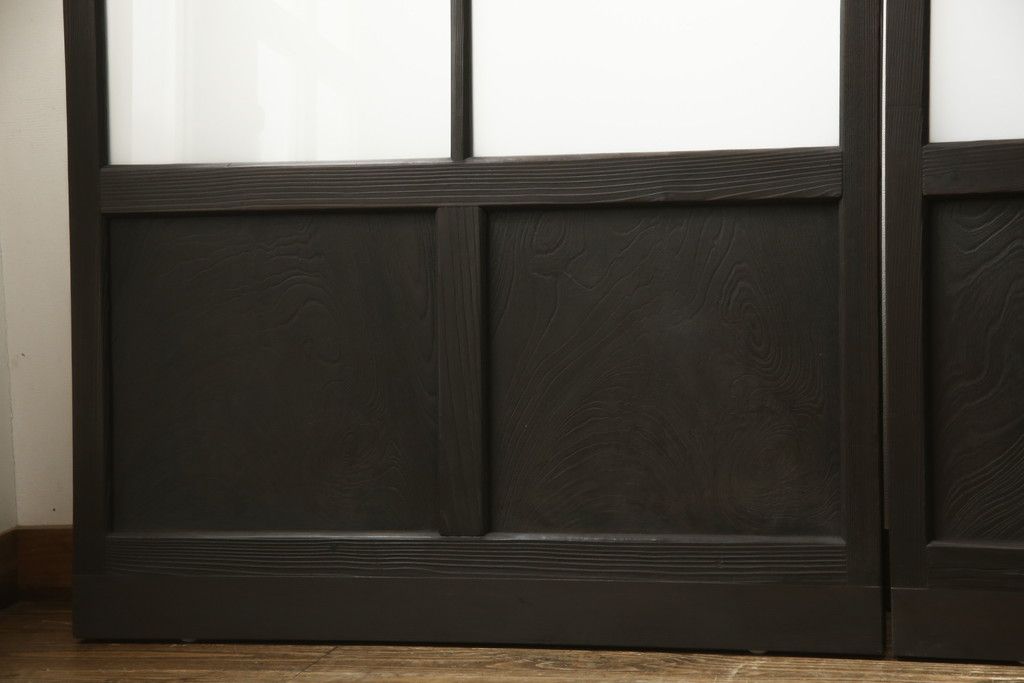 アンティークの建具をリペア&カスタム!高さと幅をリサイズし、モダンなデザインに変更。引手の取り付け。濃い茶色で着色仕上げ。(ガラス戸、引き戸)