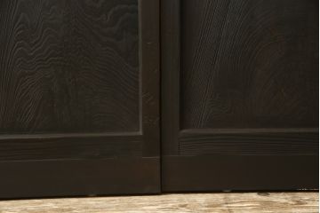 アンティークの建具をリペア&カスタム!高さと幅をリサイズし、モダンなデザインに変更。引手の取り付け。濃い茶色で着色仕上げ。(ガラス戸、引き戸)