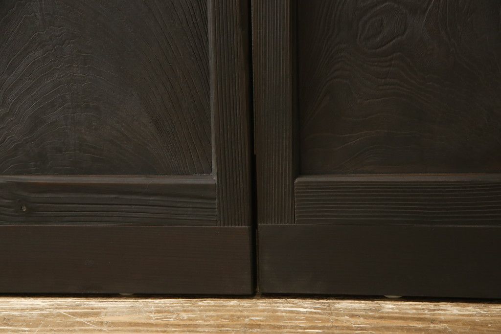 アンティークの建具をリペア&カスタム!高さと幅をリサイズし、モダンなデザインに変更。引手の取り付け。濃い茶色で着色仕上げ。(ガラス戸、引き戸)