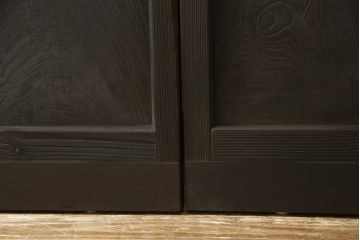 アンティークの建具をリペア&カスタム!高さと幅をリサイズし、モダンなデザインに変更。引手の取り付け。濃い茶色で着色仕上げ。(ガラス戸、引き戸)